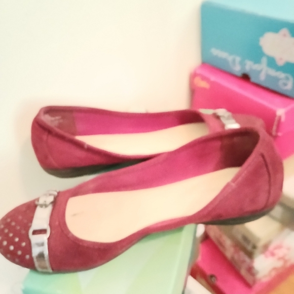 Stylish Red Flats with Silver Accents - Picture 3 of 4